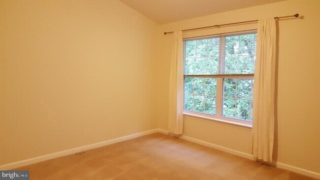 Building Photo - 20825 Shamrock Glen Cir