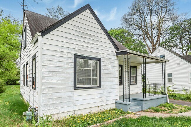 Foto del edificio - Newly Renovated - 3 Bed, 1.5 Bath Single-Family Home w/ Garage!!