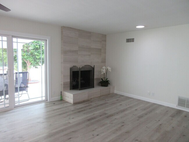 Building Photo - Beautifully updated Porter Ranch 3bed / 2 bath Home on Canby