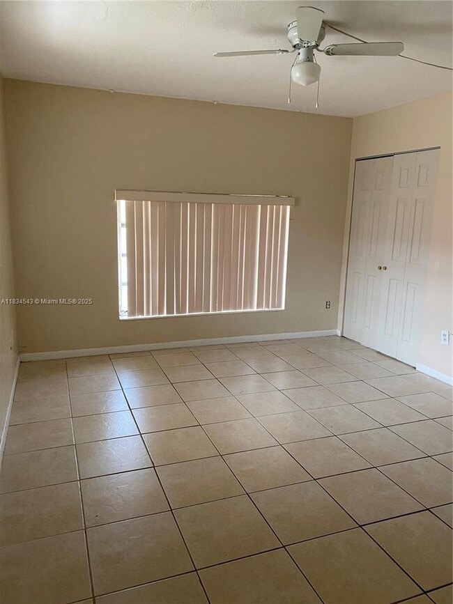 Building Photo - 10901 N Kendall Dr