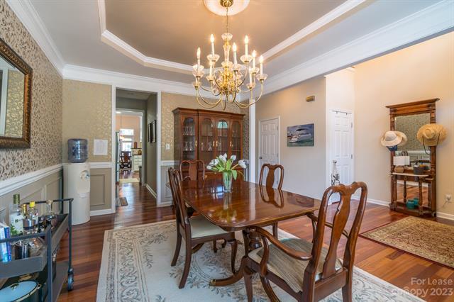 Building Photo - 14828 Rocky Top Dr