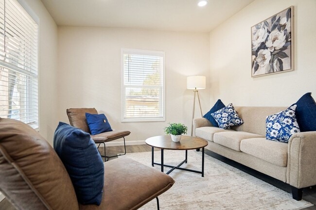 Building Photo - 462 Springwood Ln