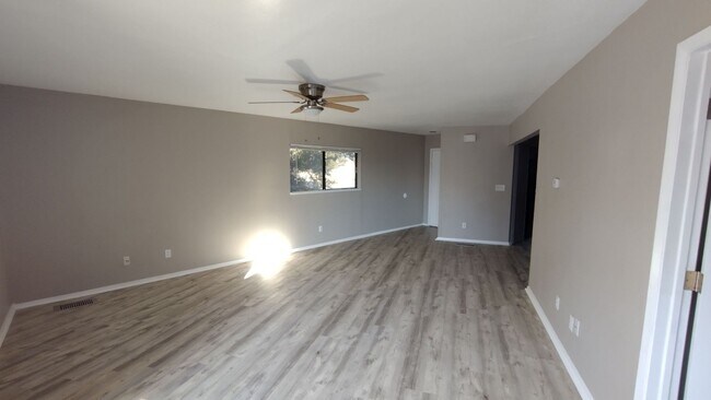 Building Photo - 4015 Apache Cir