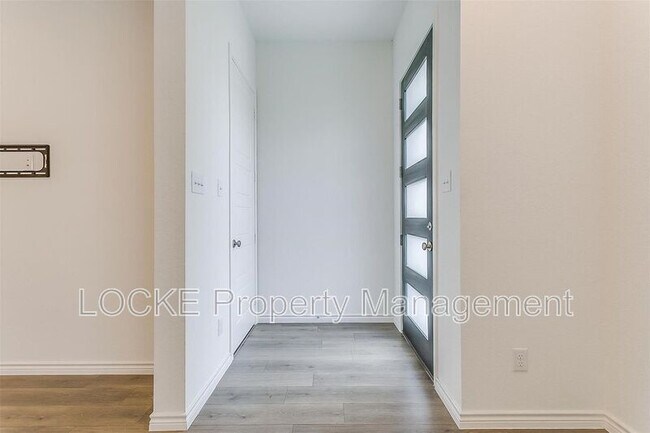 Foto del edificio - 205 Athenia Dr