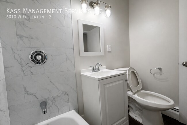 Foto del edificio - 6010 W Fullerton Ave