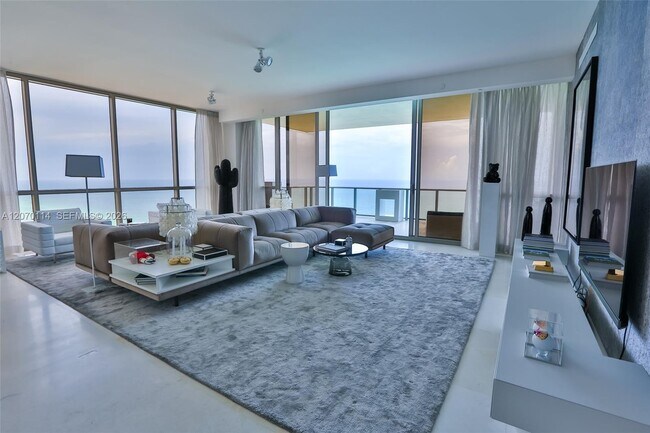 Foto del edificio - 17749 Collins Ave
