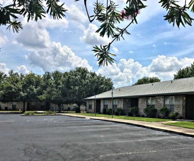 Foto del edificio - 130-152 Homestead Rd S