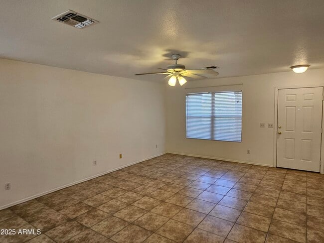Building Photo - 674 W Kingman Loop