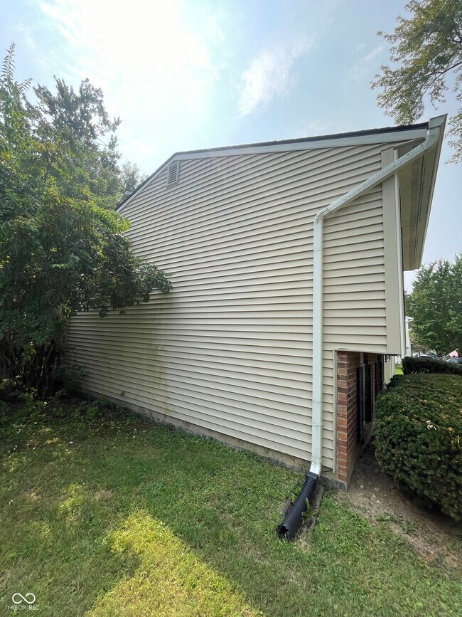 Building Photo - 11227 Whistler Dr