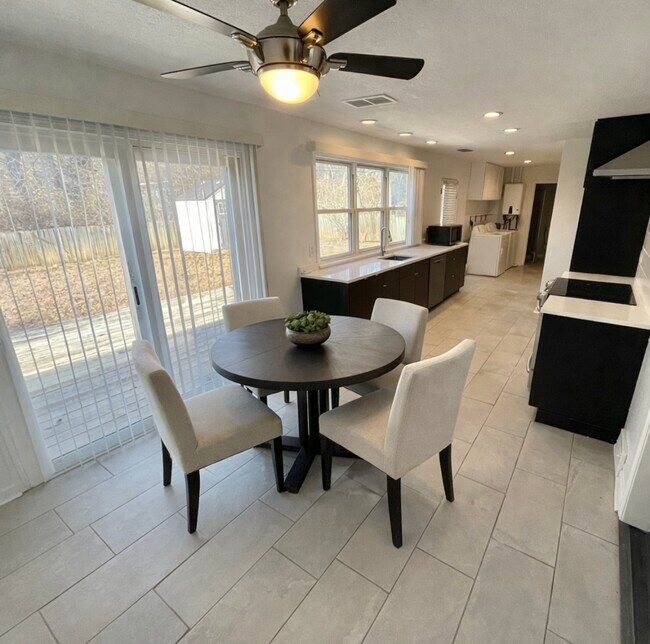 Foto del edificio - 7700 Norwood St