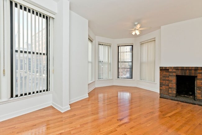 Building Photo - 301 S Halsted St