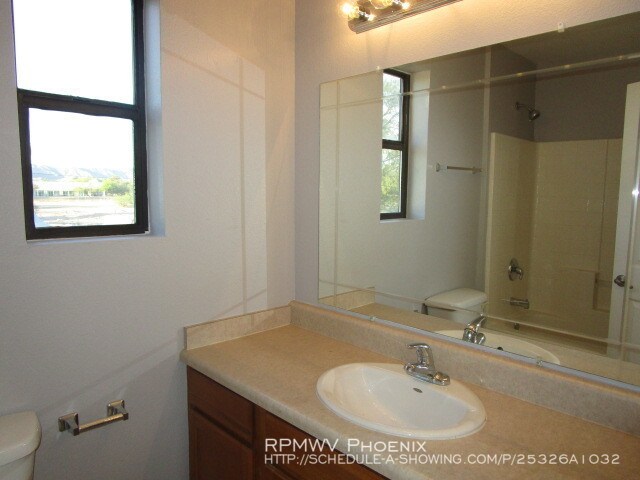 Foto del edificio - 728 E Apollo Rd