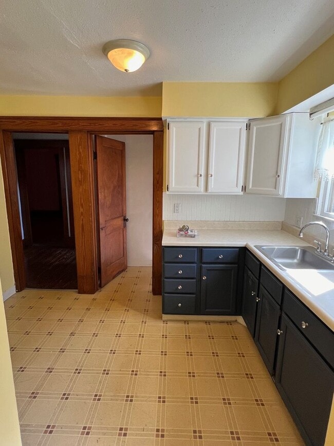 Building Photo - YO UPPER SOUTH 2 BED/2 BATH HOME