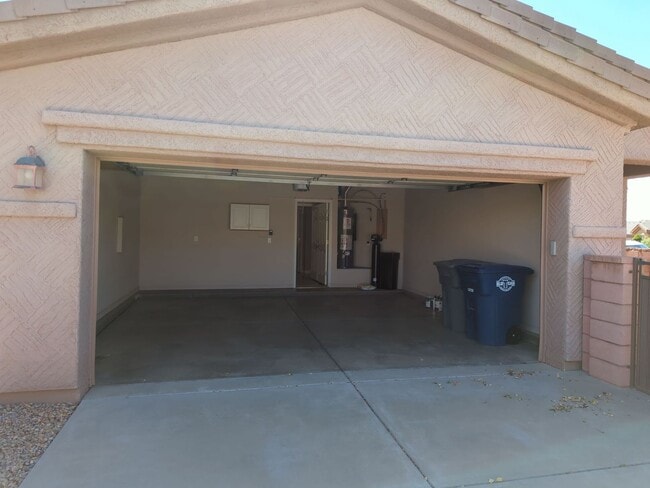 Building Photo - Well Maintained Home in Coral Canyon. Smal...