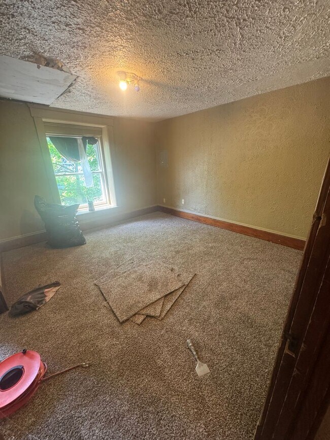 Building Photo - 835 Kenmore Blvd