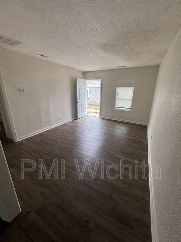 Foto del edificio - 816 S Water St