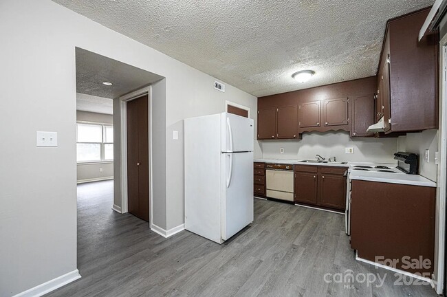 Foto del edificio - 1051 3rd St SE