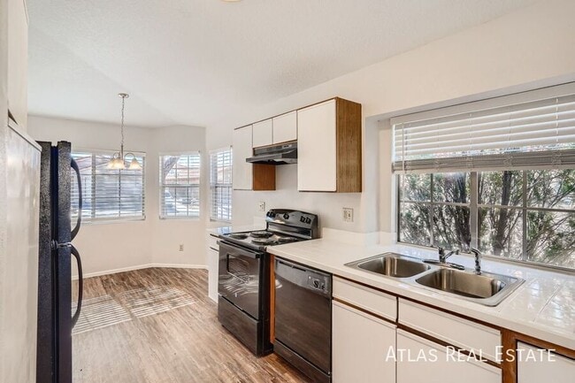 Foto del edificio - 5084 W Blackbird Dr