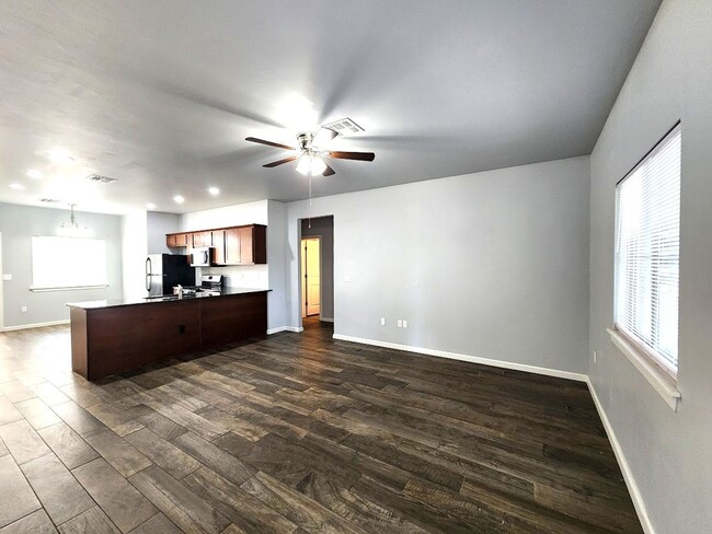 Foto del edificio - Campbell St Duplex