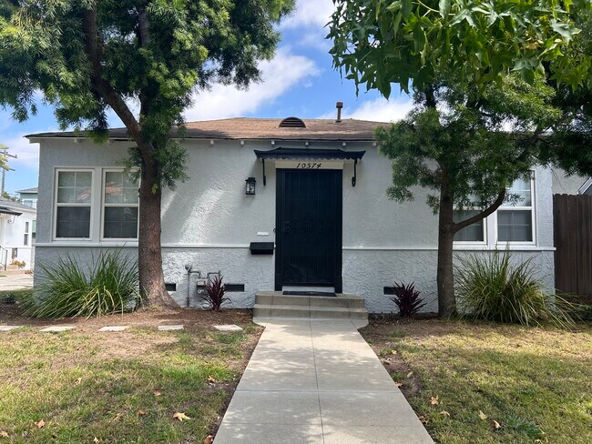 Foto del edificio - 10574 Ayres Ave