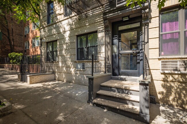 Entrada - 417 East 65 Street
