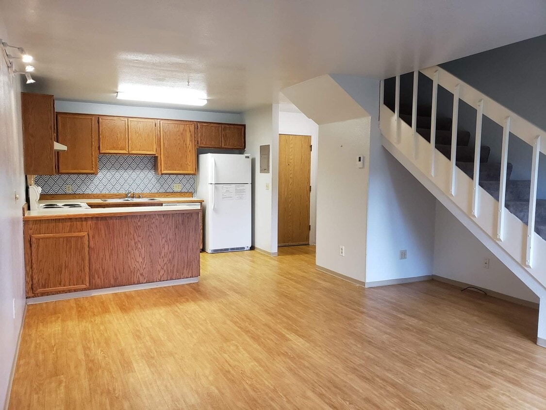 1215 28th Ave, Fairbanks, AK 99701 Townhome Rentals in Fairbanks AK