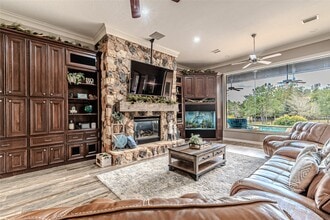 Building Photo - 15569 Crown Oaks Dr