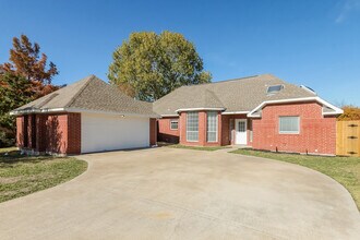 Building Photo - 116 Gregory Dr