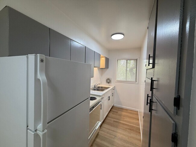 Foto del edificio - 1218 West 10th (New)