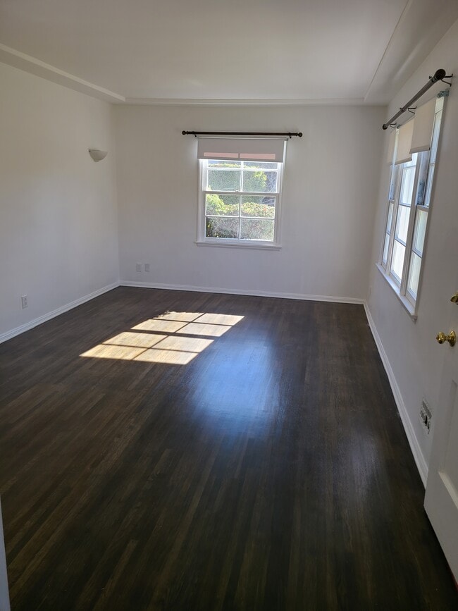 Living Room - 1614 S Wooster St