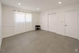 Building Photo - 310 NE 78th St