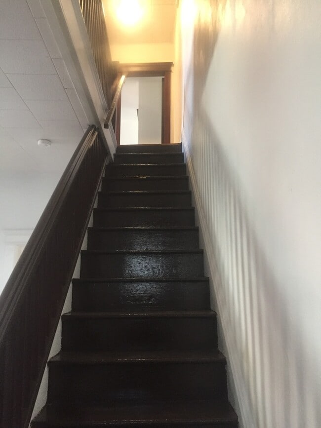 Building Photo - Large Family Home, Close to Amenities-York City