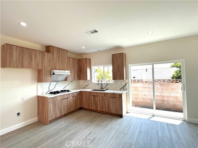 Building Photo - 8511 Hyacinth St