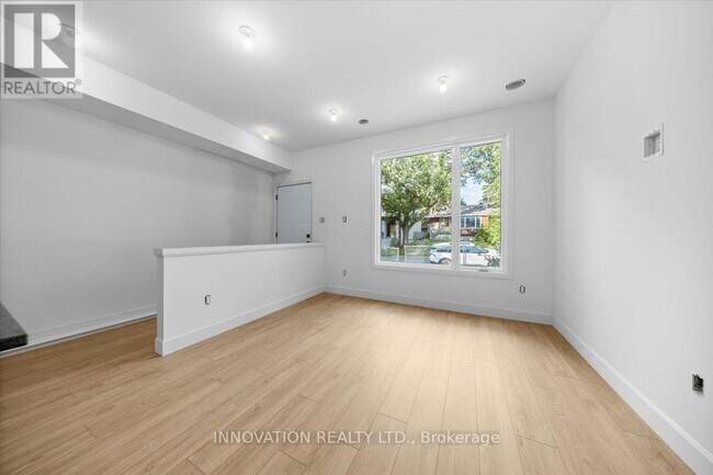 Photo du bâtiment - 486-1 Wentworth Ave