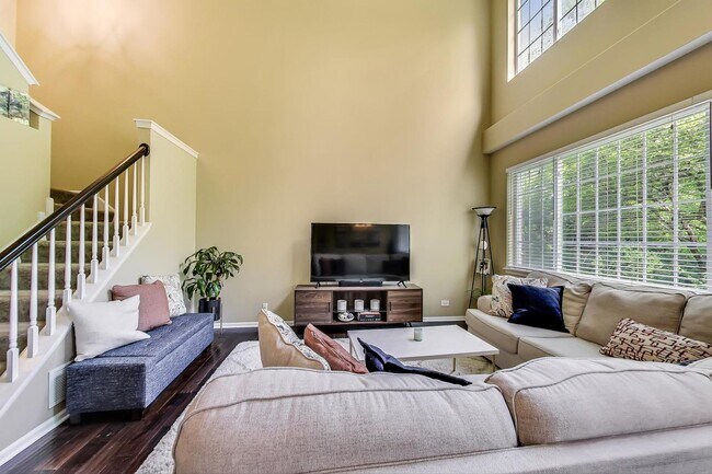 Building Photo - 5420 Mayflower Ct