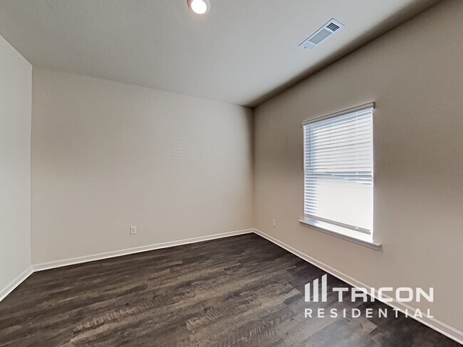 Building Photo - 172 Oliver Dr