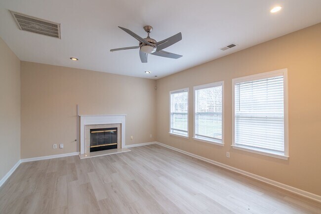 Building Photo - Spacious 3-Bedroom Home in Stowe Creek!