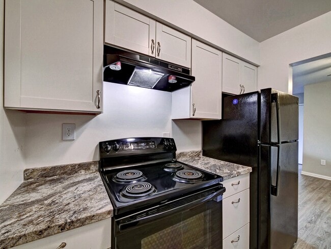 Building Photo - Highland Club Apartments