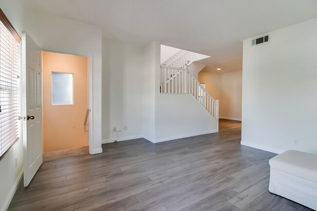 Building Photo - Multi-level Spanish Mission Style 3 Bed 2.5 Bath in Pasadena!