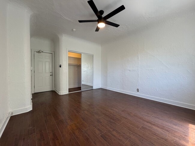 Building Photo - 206 S Coronado St