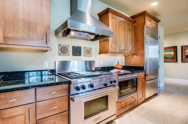 Building Photo - 8 Biltmore Est