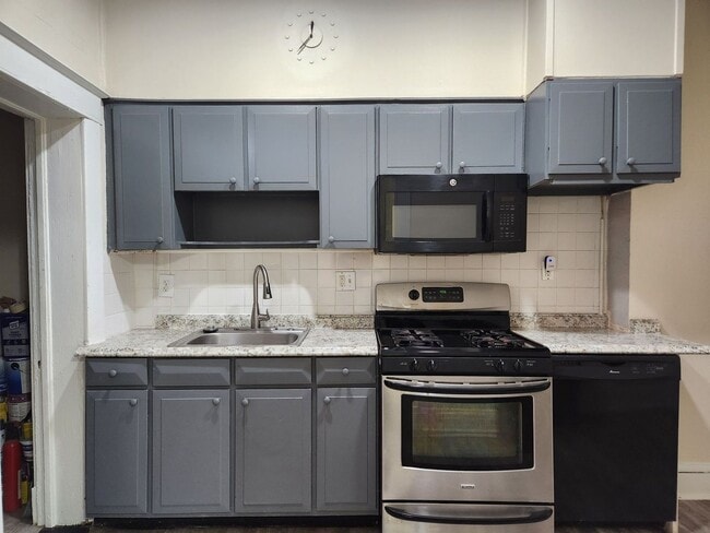 Building Photo - REDUCED & READY -- Renovated 3 + 1.5Ba --