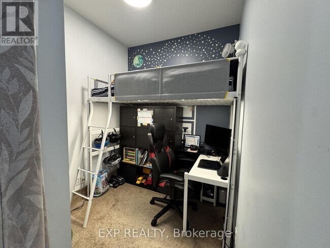 Photo du bâtiment - 220 Burnhamthorpe Rd W