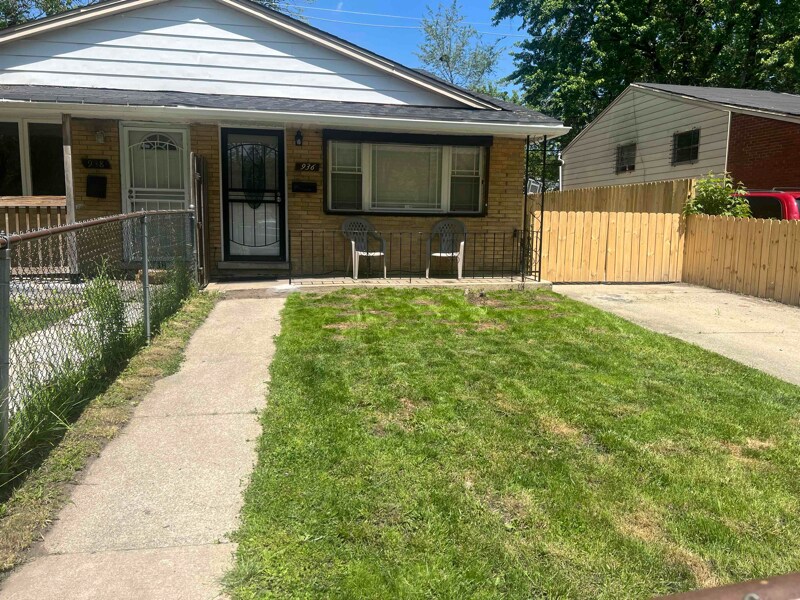 Primary Photo - 936 W 116th Pl