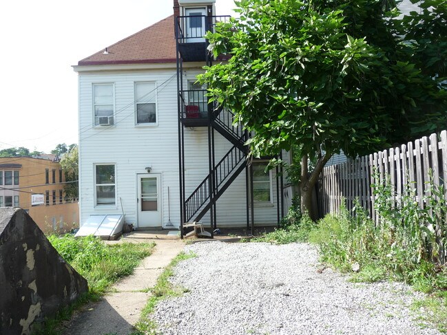 Foto del edificio - 546 Greenfield Ave