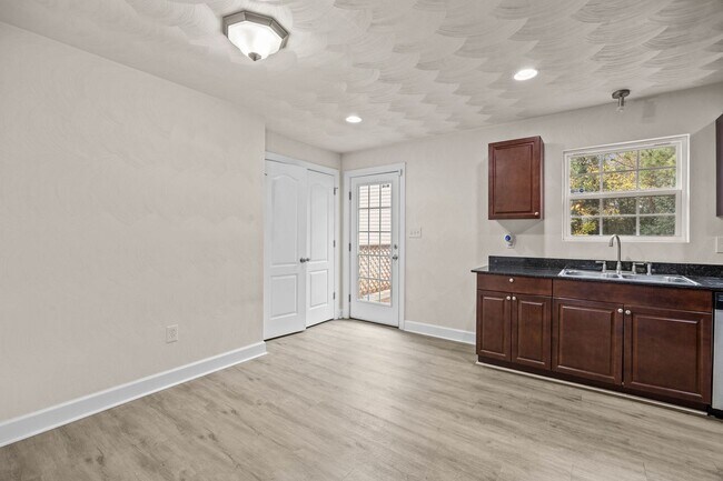 Foto del edificio - Beautiful Spacious Home for Rent in Norfolk!