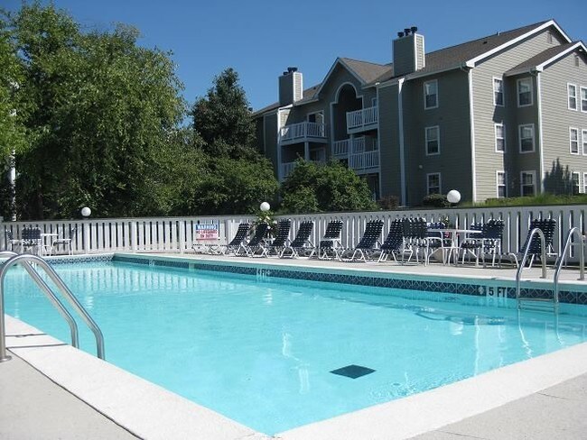 Foto del edificio - 1124 Bonhomme Lake Dr