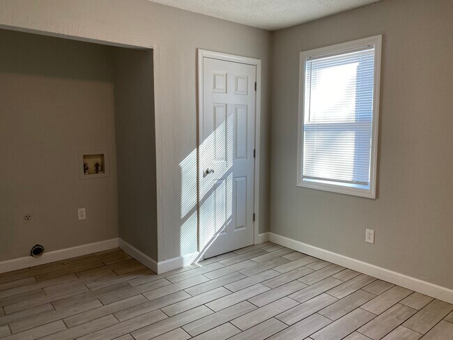 Building Photo - 21 Judson Cv