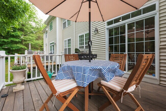 Foto del edificio - 52 Woodcrest Ln