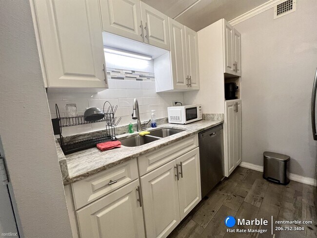 Foto del edificio - 2 br, 1 bath Condo - 4411 Shady Terrace Ln...